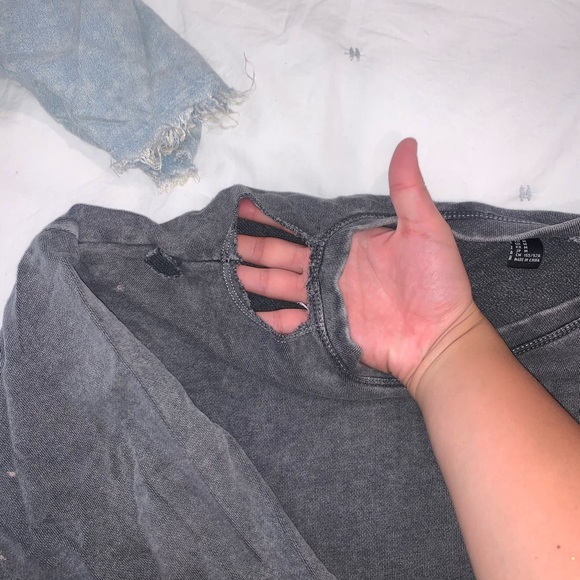 Gray sweatshirt - Picture 5 of 7